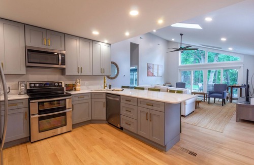 Michigan City House | Bright & Quiet 5BR Near Beach