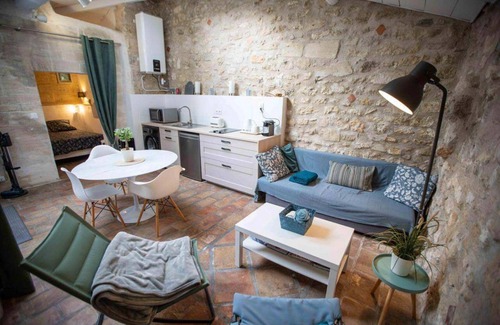 Avignon City Centre House | Bright, quiet Mazet in historic center