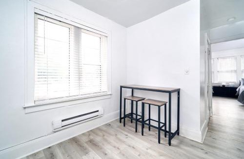 Bridgeview Apartment | Bright Quiet One Bedroom Apartment