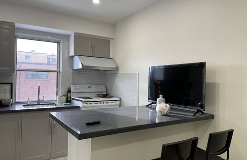 Port Credit Apartment | Bright & refreshing Port Credit apartment - 4 mins to the lake!