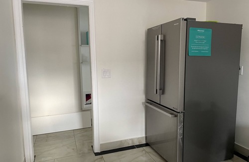 Port Credit Apartment | Bright & refreshing Port Credit apartment - 4 mins to the lake!