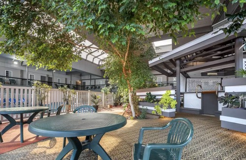 New Cumberland House | Bright room with bath close to the State Capital