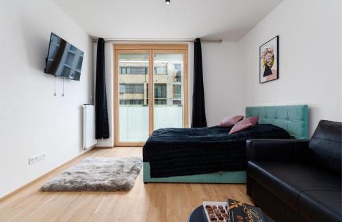 Smichov Apartment | Bright Royal Elegance