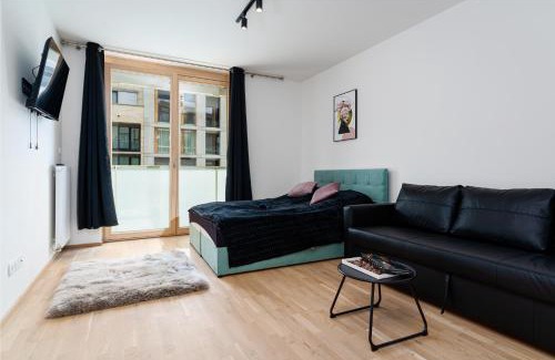 Smichov Apartment | Bright Royal Elegance