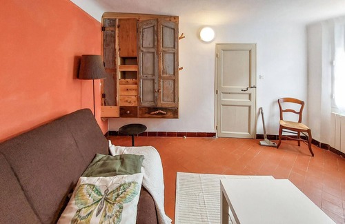 Saint-Zacharie House | Bright, rustic cottage in a quiet location.