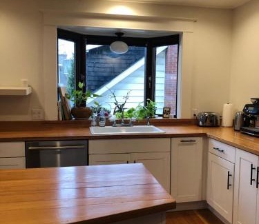 Nelson House | Bright, Spacious Home with Lake & Mountain Views, Walk to Beach