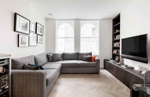 London City Centre Apartment | Bright Spacious Modern One Bedroom Apartment (1)