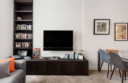 London City Centre Apartment | Bright Spacious Modern One Bedroom Apartment (1)