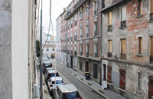 Les Puces de Saint-Ouen Apartment | Bright studio near Paris