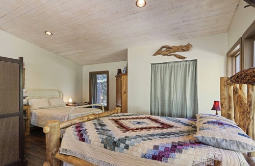 Bayfield Cabin | Bright Studio Cabin, Pet Friendly, Views, Wifi, 1 mile to Vallecito Lake