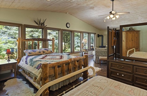 Bayfield Cabin | Bright Studio Cabin, Pet Friendly, Views, Wifi, 1 mile to Vallecito Lake