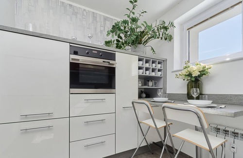 Wilda Apartment | Bright Studio Dolna Wilda for 3 Guests with Home Cinema & Library