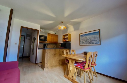 Samoens Apartment | Bright studio in Samoëns center, near ski bus, balcony, ski locker, TV