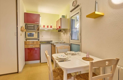 Barbotan-les-Thermes Apartment | Bright T1 apartment, south balcony, parking, WiFi