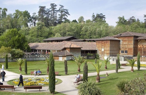 Barbotan-les-Thermes Apartment | Bright T1 for 2 with balcony, Wifi, pets allowed