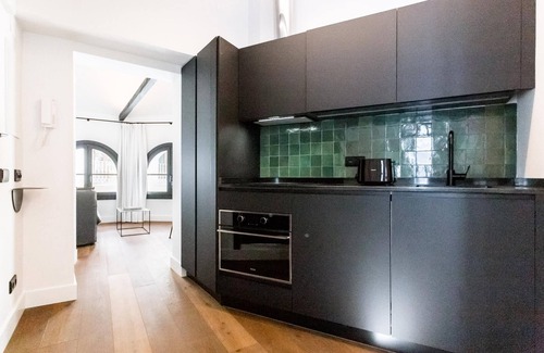 Alfalfa Apartment | Bright top floor flat for 3 people with outdoor sitting area