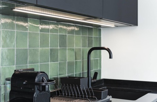 Alfalfa Apartment | Bright top floor flat for 3 people with outdoor sitting area