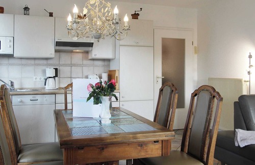 Kuehlungsborn Apartment | Bright vacation apartment in Kühlungsborn with balcony, beach chair and bicycles