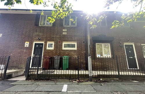 Manchester Apartment | Bright, Warm & Cozy house for 6