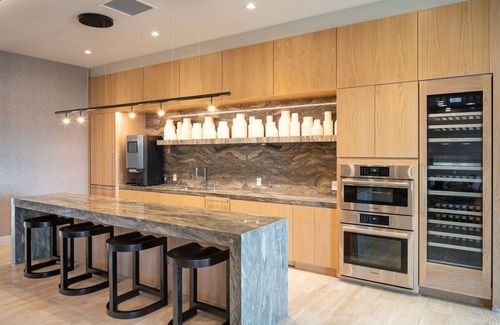 West Los Angeles Apartment | Bright West LA 1BR w/ Pool & Gym, nr Shops & Restaurants, by Blueground