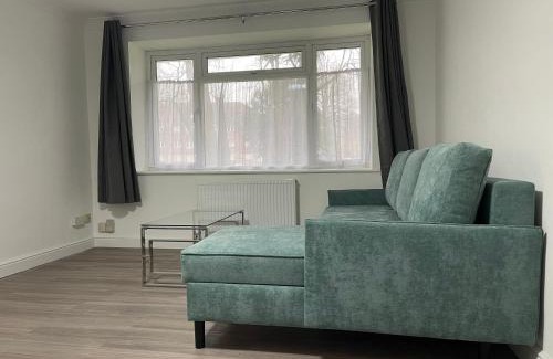Patcham Apartment | Brighton Green Rose