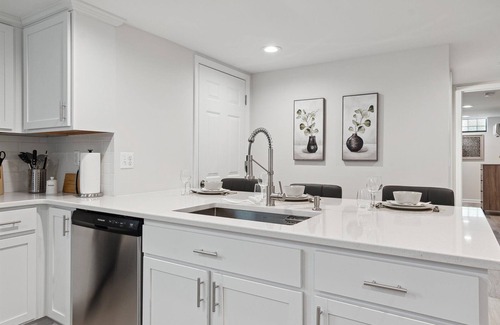 Brighton House | Brighton's Hidden Gem - Chic & Spacious Luxury Suite - 5 mins to downtown!