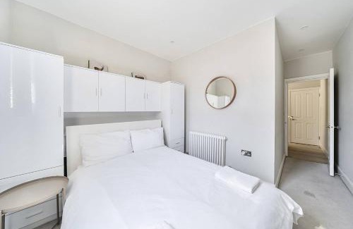 Camberwell Apartment | Brilliant 2 Bed Apartment - Spacious, Central & Well-Connected