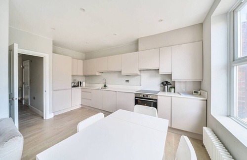 Camberwell Apartment | Brilliant 2 Bed Apartment - Spacious, Central & Well-Connected