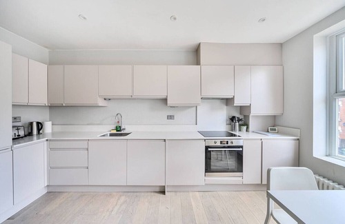 Camberwell Apartment | Brilliant 2 Bed Apartment - Spacious, Central & Well-Connected