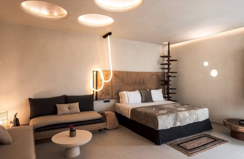 Glastros Hotel | Brilliant Topaz Suite with Private Pool