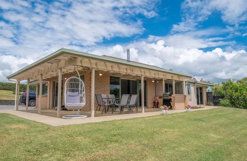 Doubtless Bay House | Bring the boat and the family!