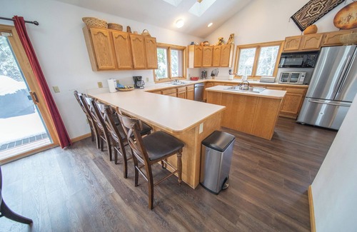 Keystone House | Bring the Dogs, Private hot tub, large deck
