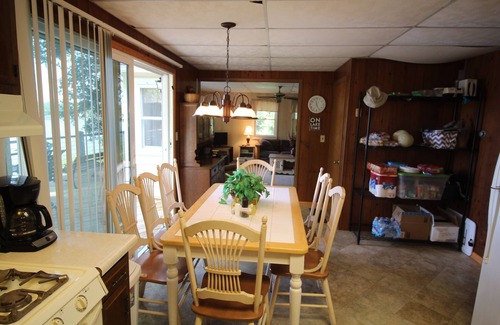Frontier Cottage | Bring the Family and the pups ! Private Lakeside Home w/WIFI