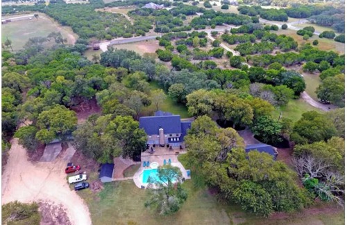 Leander House | Bring your extended family together for the holidays! 5 bedroom house on 5 acres