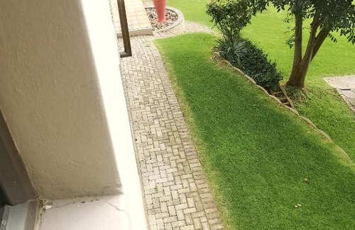 Greater Johannesburg Metropolitan Area House | Bristow Luxury Suites With Back Up Power and Free Wi-Fi