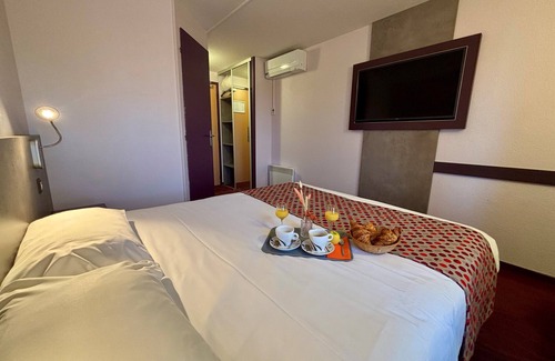 Saint-Saturnin Hotel | Brit Hotel Les Evens