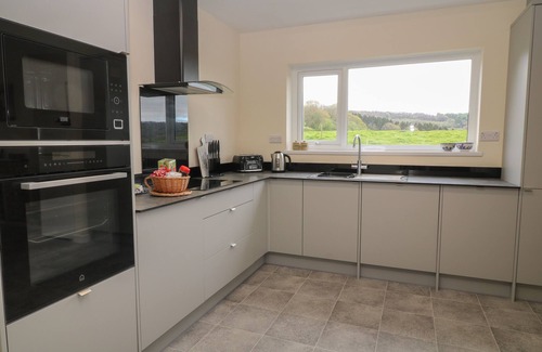 Eleighwater Cottage | BROADLANDS BUNGALOW, family friendly in Combe St Nicholas