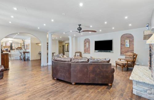 Broadmoor Villa | Broadmoor Retreat Luxe European Style Hot Tub