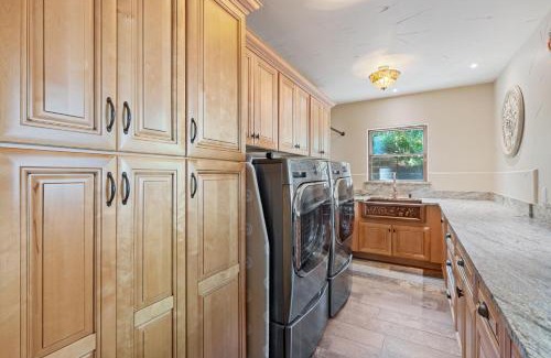 Broadmoor Villa | Broadmoor Retreat Luxe European Style Hot Tub