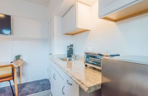 South Redondo Apartment | Broadway 11 -Clean Cozy Private Studio