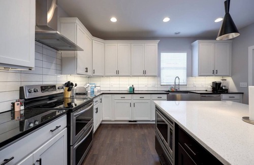 Historic Waverly House | Broadway (5 Min) 12South Sleeps 12 2x Garage