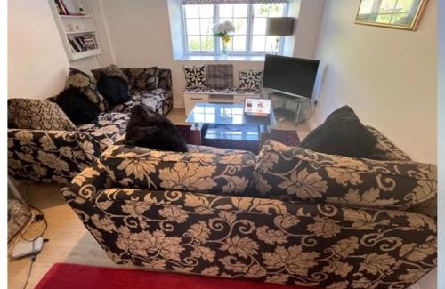 Broadwindsor House | Broadwindsor Cottage