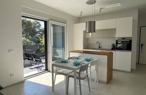 Brodarica Apartment | Brodarica, Sibenik, 2 bedrooms, balcony, approx. 250m from the beach Rezaliste.