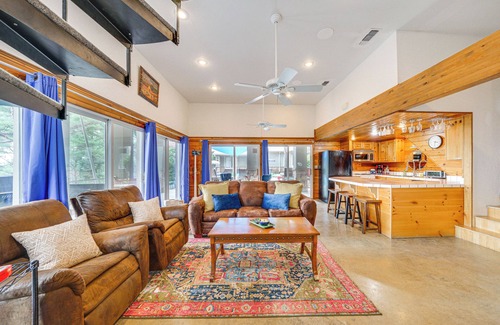 Broken Bow House | Broken Bow Escape w/Mountain Views & Pool Access!