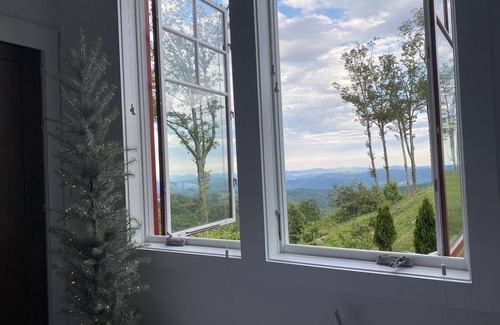 Boone Condo | Broken Heel adults only escape.