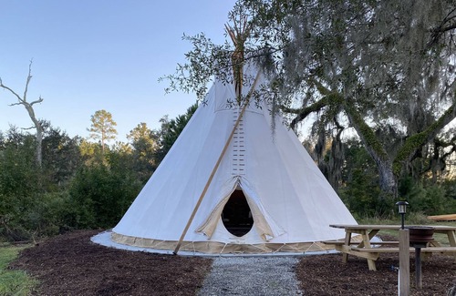 Townsend RV Rental | Broken Tree Tipi Experience WHITE CLOUD