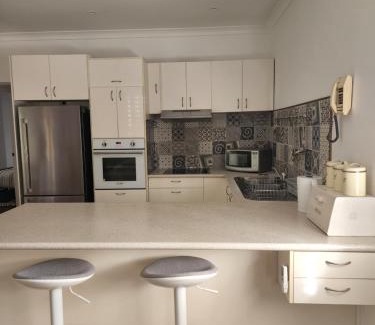 Mooloolah Valley Bed & Breakfast | Brom Cottage
