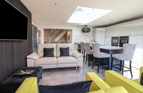 Cemaes Bay Cottage | BRONALLT, pet friendly, country holiday cottage in Cemaes Bay