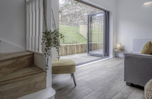 St Brides House | Brook Cottage - 6 Bedroom Cottage - Dale