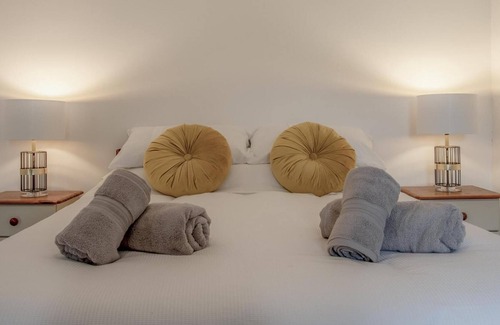 St Brides House | Brook Cottage - 6 Bedroom Cottage - Dale